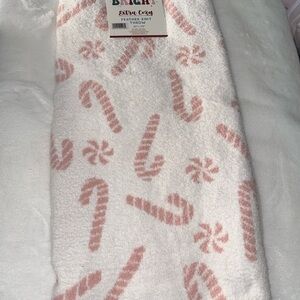Merry and Bright Extra Cozy Feather Knit Throw Blanket Pink White Candy Canes